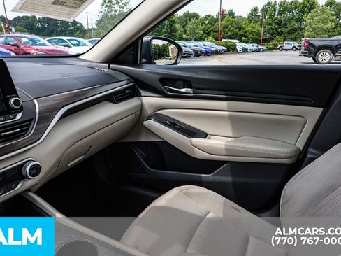 Used 2025 Nissan Altima 2.5 SV FWD image 42