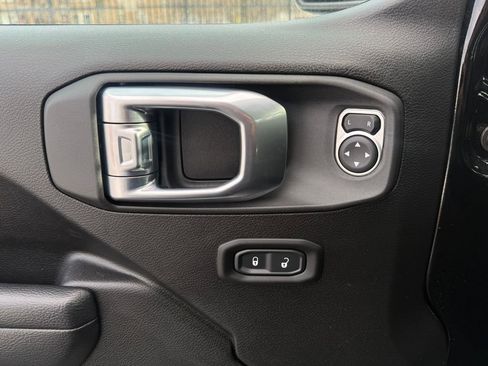 Used 2022 Jeep Wrangler Sport S image 22