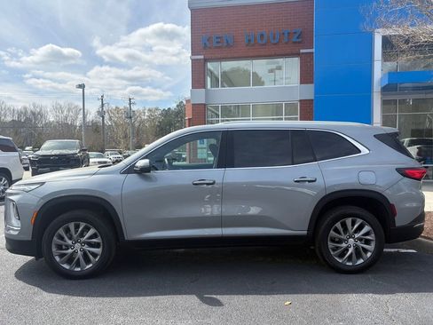 Used 2025 Buick Enclave Preferred image 2