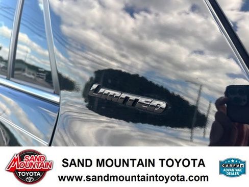 Used 2024 Toyota 4Runner Limited AWD/4WD image 9