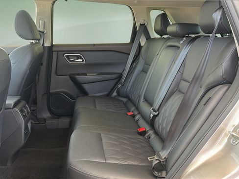 Certified 2023 Nissan Rogue Platinum AWD/4WD image 16