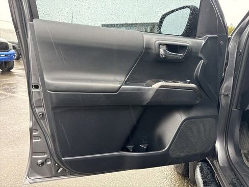 Used 2017 Toyota Tacoma TRD Sport w/ Tow Package image 22