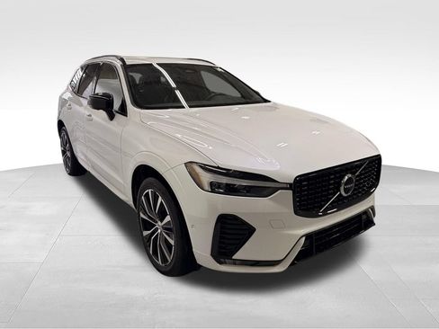 Used 2023 Volvo XC60 B5 Plus w/ Protection Package Premier AWD/4WD image 7