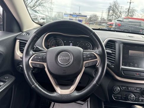 Used 2015 Jeep Cherokee Limited image 19