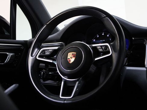 Used 2020 Porsche Macan image 42