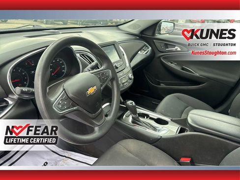 Used 2017 Chevrolet Malibu LT image 24