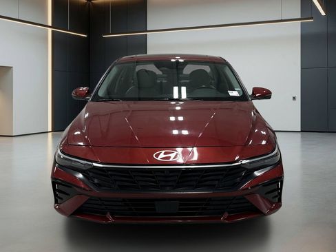 Certified 2024 Hyundai Elantra Limited FWD image 8