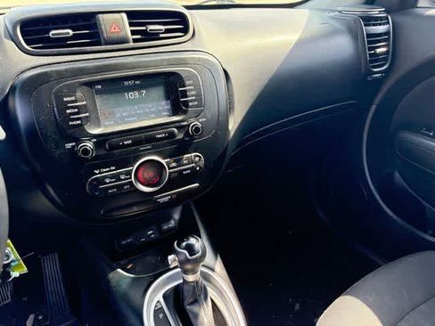 Used 2017 Kia Soul + FWD image 22