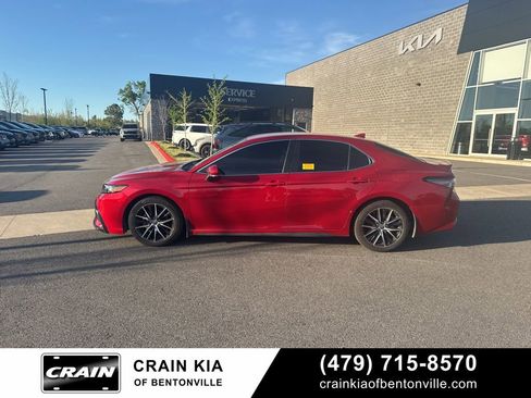 Used 2022 Toyota Camry SE image 9