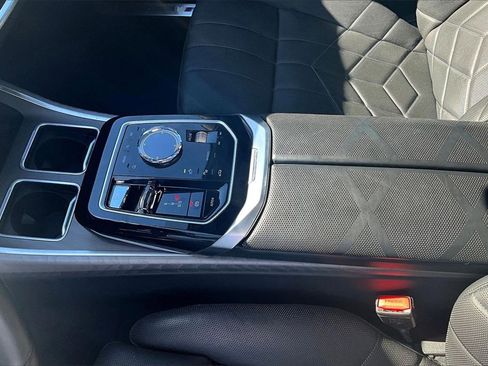 Used 2023 BMW 740i image 18