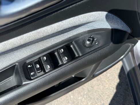 Used 2024 Jeep Compass Latitude image 12