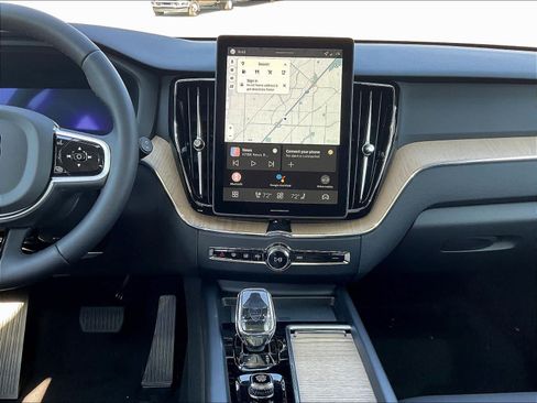 New 2026 Volvo XC60 B5 Plus w/ Climate Package AWD/4WD image 9