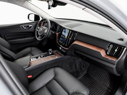 Used 2024 Volvo XC60 T8 Plus image 21