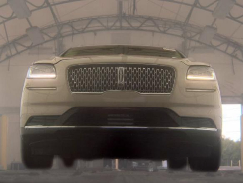 Used 2022 Lincoln Nautilus FWD w/ Premium Package image 3