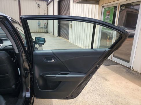 Used 2015 Honda Accord EX-L image 18