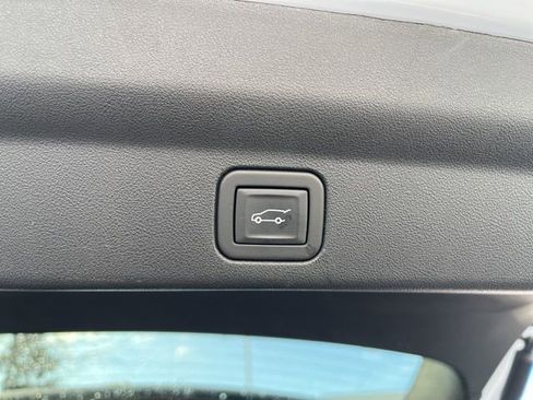 Used 2025 Cadillac Escalade IQ Luxury 2 w/ LPO, Radiant Package image 9