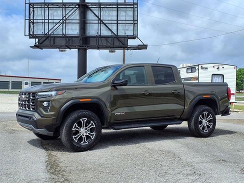 Used 2024 GMC Canyon AT4 w/ AT4 Premium Package image 19