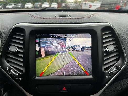 Used 2016 Jeep Cherokee Trailhawk AWD/4WD image 26