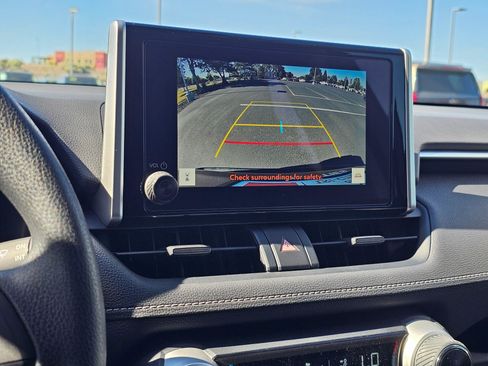 Used 2025 Toyota RAV4 LE AWD/4WD image 25