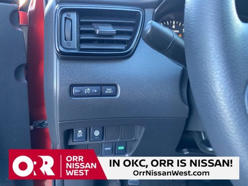 Used 2020 Nissan Rogue Sport S image 27