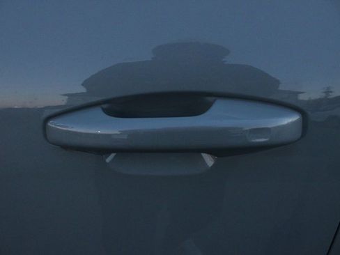 Used 2025 Volvo XC40 B5 Plus image 7