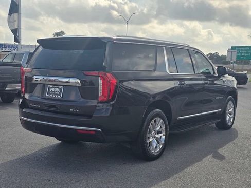 Used 2023 GMC Yukon XL SLT w/ SLT Premium Package image 5