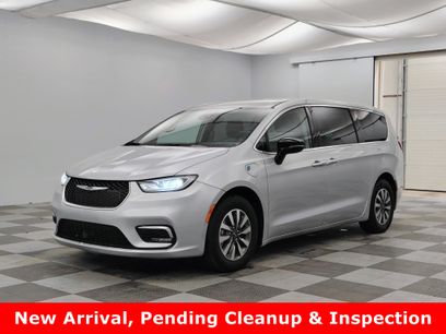 Used 2024 Chrysler Pacifica Limited