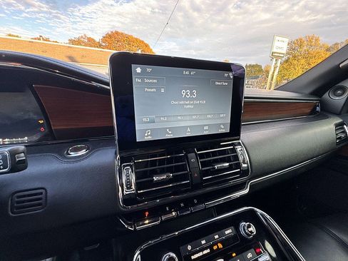 Used 2019 Lincoln Navigator Reserve image 12