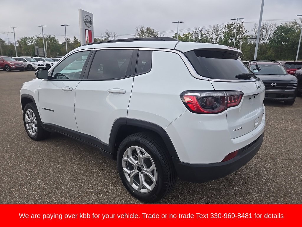 Used 2025 Jeep Compass Latitude w/ Sun & Sound Group AWD/4WD image 5