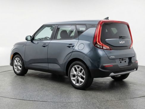 Used 2025 Kia Soul LX w/ LX Technology Package FWD image 6