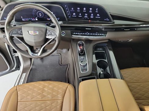 Used 2023 Cadillac Escalade Premium Luxury AWD/4WD image 18