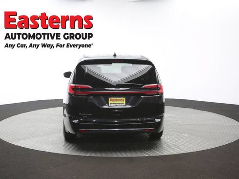 Used 2023 Chrysler Pacifica Touring-L FWD image 38