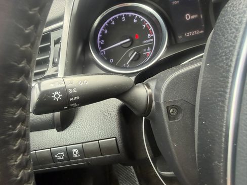 Used 2019 Toyota Camry SE FWD image 16