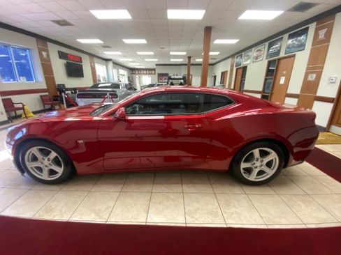 Used 2018 Chevrolet Camaro LT w/ Technology Package image 2