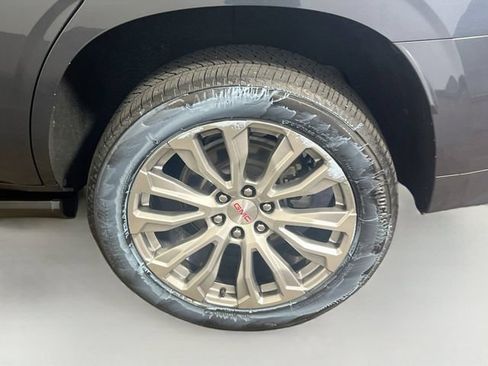 Used 2021 GMC Yukon Denali w/ Denali Premium Package AWD/4WD image 26
