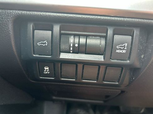 Used 2017 Subaru Outback 2.5i Premium AWD/4WD image 10