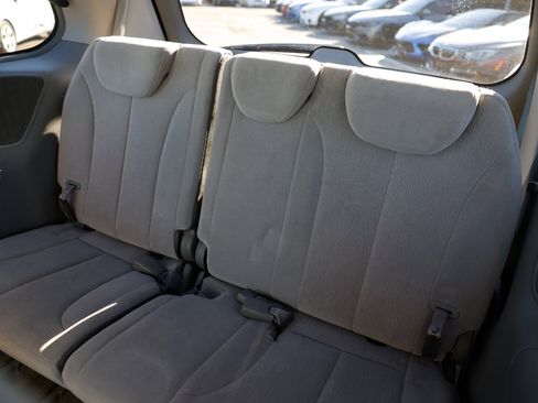 Used 2006 Kia Sedona LX image 24