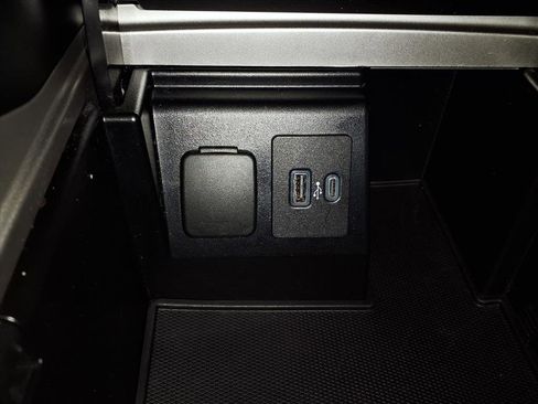 Used 2020 Ford Explorer XLT w/ Equipment Group 202A image 24