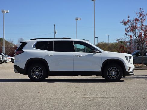 Used 2025 GMC Acadia Elevation image 6