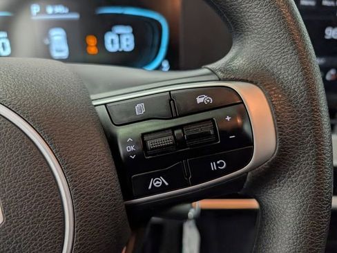 Used 2025 Kia Sportage LX image 16