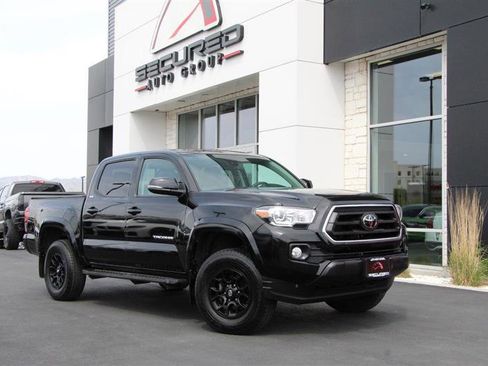 Used 2022 Toyota Tacoma SR5 w/ Technology Package image 44