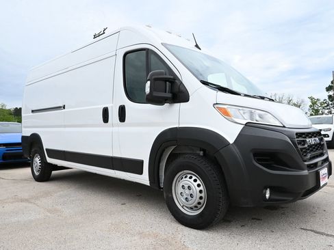 Used 2025 RAM ProMaster 2500 w/ Convenience Group FWD image 4