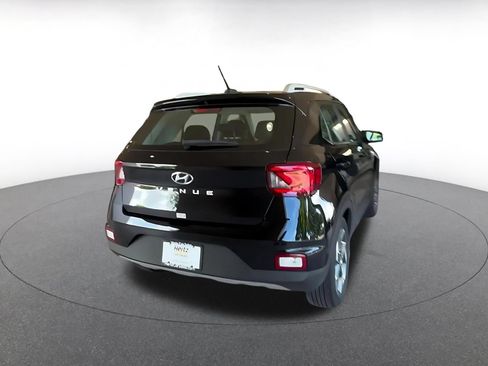 Used 2025 Hyundai Venue SEL FWD image 15