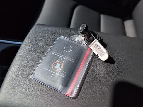 Used 2024 Tesla Model Y Performance image 28