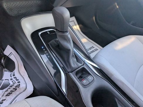 Used 2022 Toyota Corolla LE FWD image 18