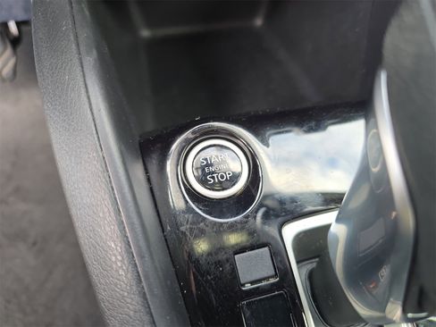 Used 2021 Nissan Kicks S image 23