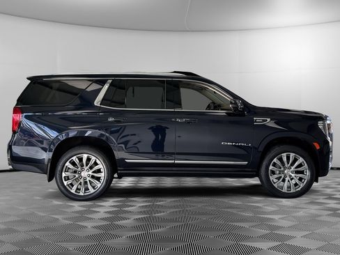 Used 2021 GMC Yukon Denali w/ Denali Premium Package image 9