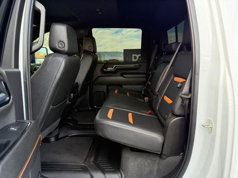 Used 2024 GMC Sierra 2500 AT4 w/ AT4 Premium Plus Package image 11