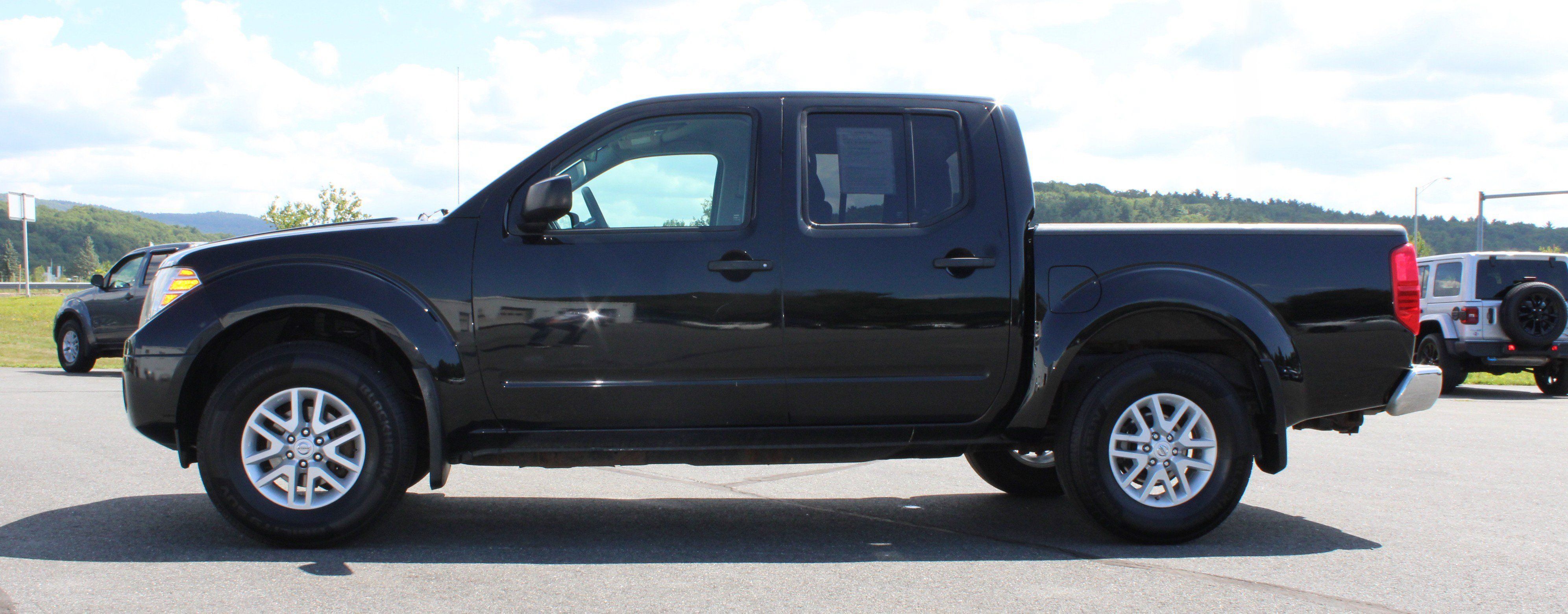 Used 2017 Nissan Frontier SV w/ SV Value Truck Package AWD/4WD image 9