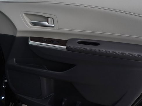 Used 2023 Toyota Sienna XLE image 11